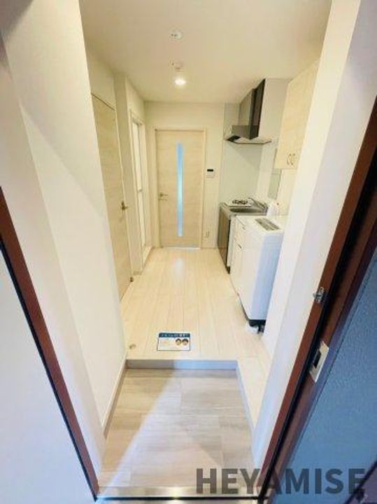 modern palazzo水辺の森の玄関