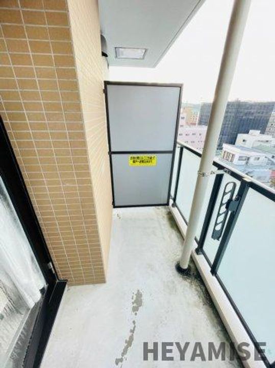 modern palazzo水辺の森の内装