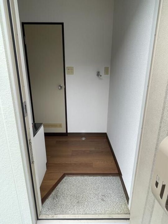 東京都日野市南平1(アパート)の賃貸物件の玄関