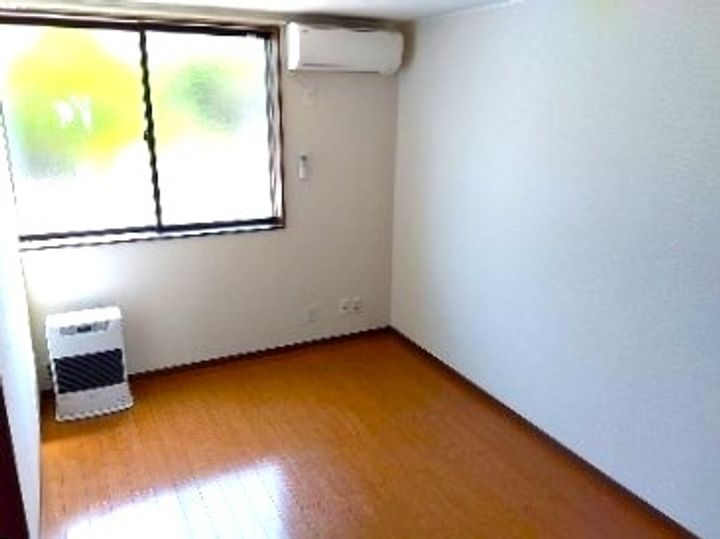 クレアージュ小中野Bの居間