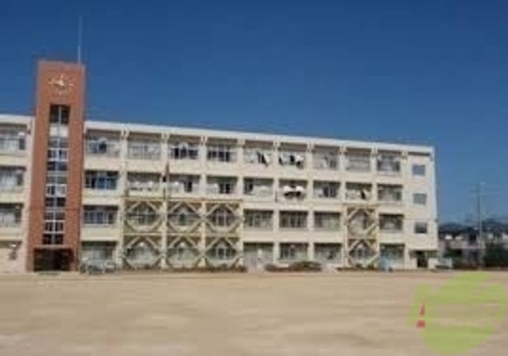 ロイヤルアークの周辺