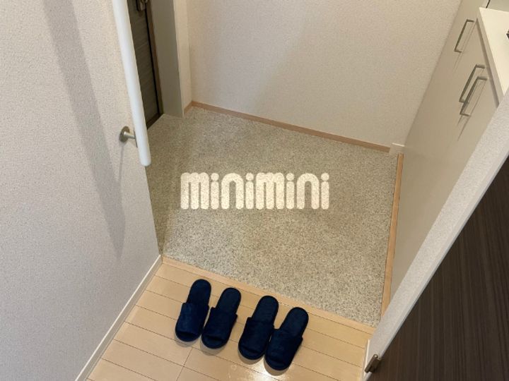 クラージュ EASTの玄関