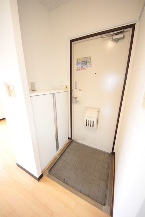 サカイハイツB棟の玄関