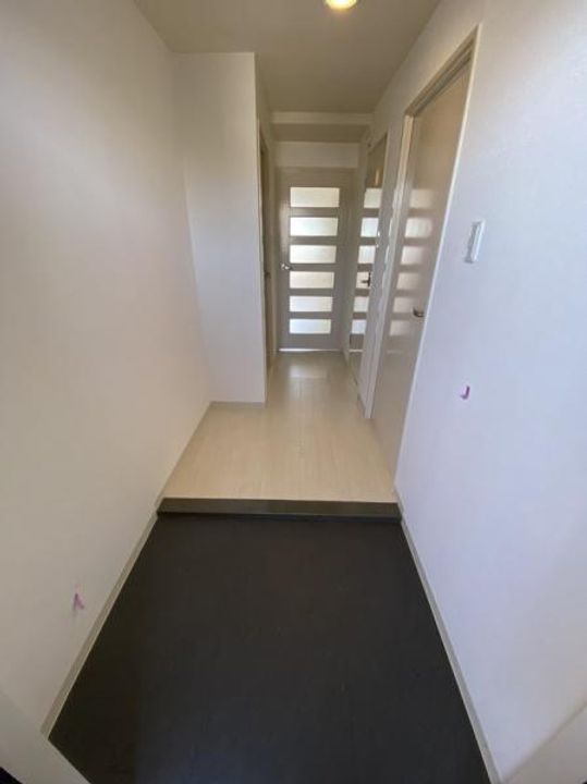 大阪府寝屋川市中神田町(マンション)の賃貸物件の玄関