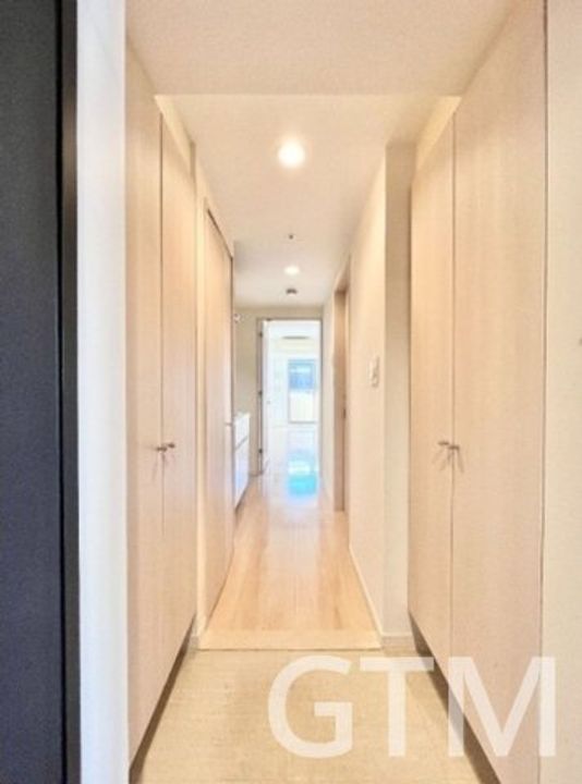 東京都新宿区西新宿4(マンション)の賃貸物件の玄関