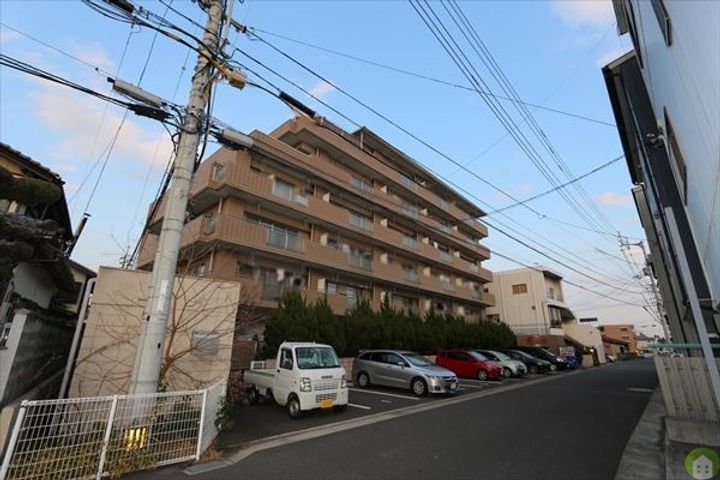 バロンズコートの外観