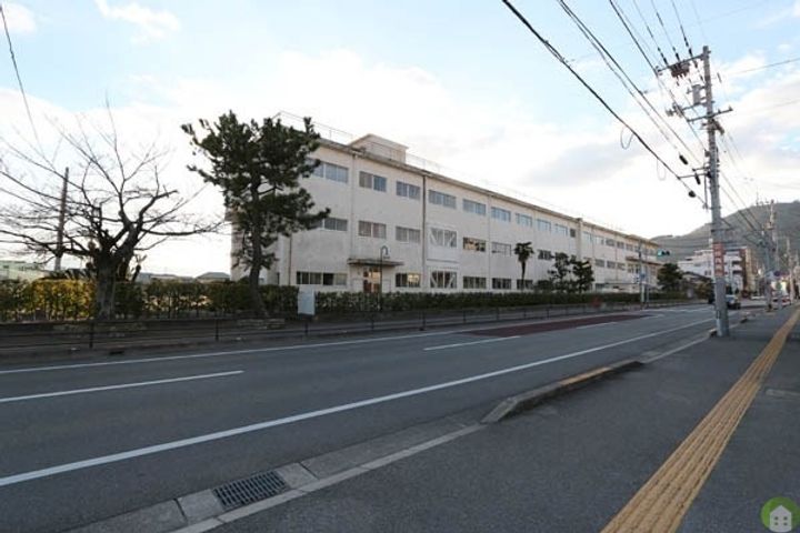 バロンズコートの周辺