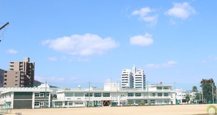 バロンズコートの周辺