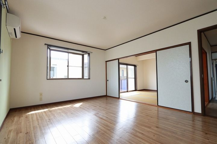 セゾンテルヌマNo.5の居間