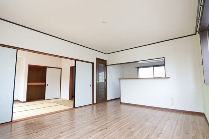 セゾンテルヌマNo.5の居間