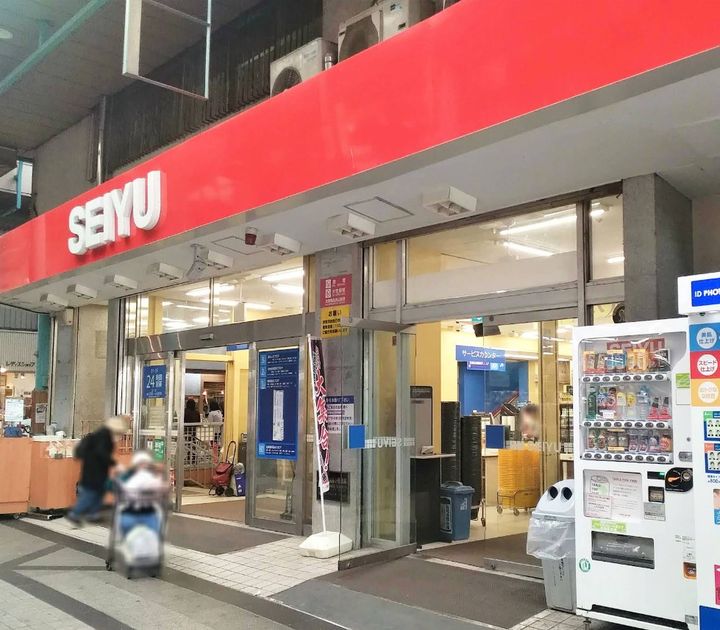 綾部ビルの周辺