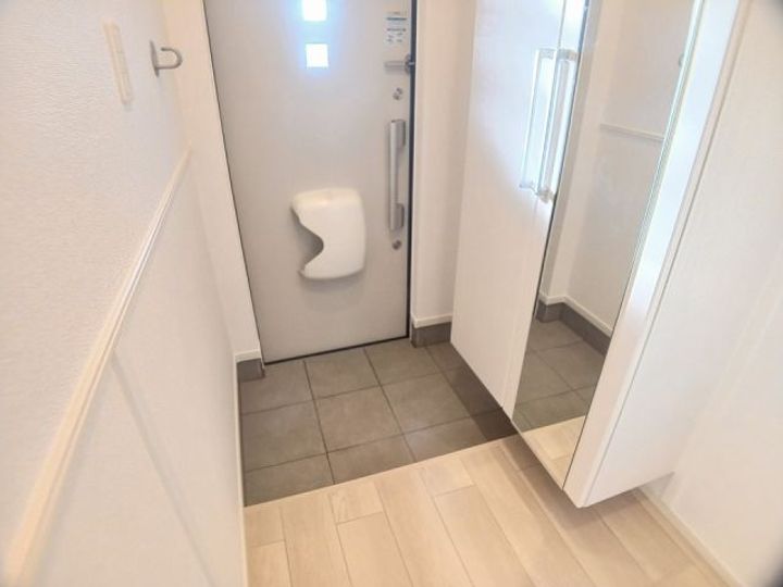 大阪府堺市美原区北余部(アパート)の賃貸物件の玄関