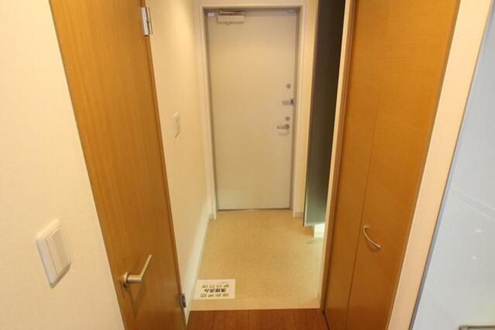 東京都足立区六町4(マンション)の賃貸物件の玄関