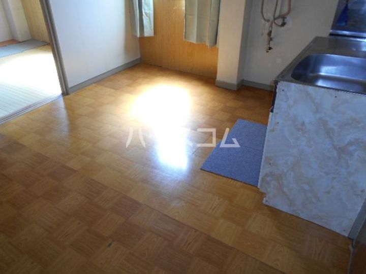 旭町マンションの玄関