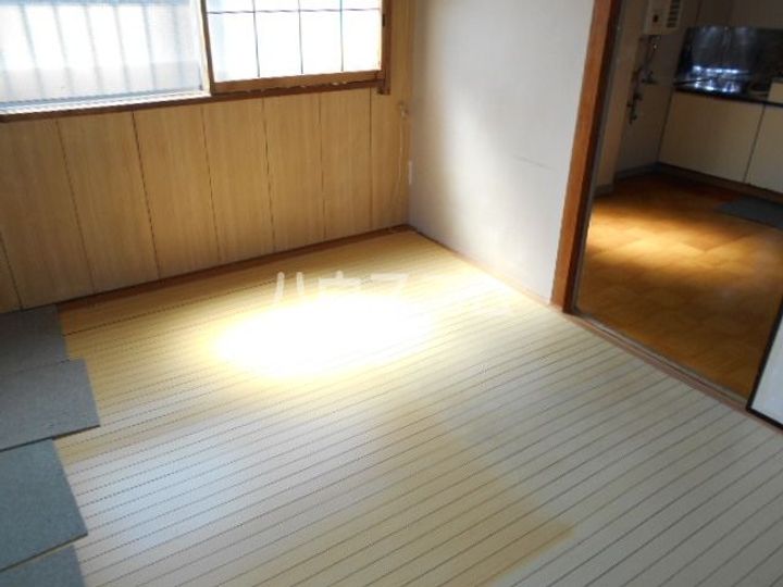 旭町マンションの居間