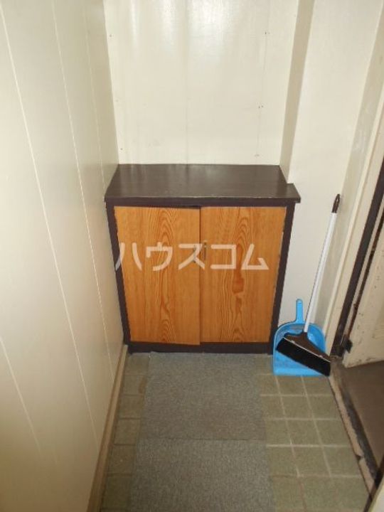 旭町マンションの玄関