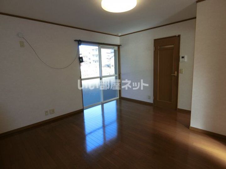 プレタメゾン結城A棟の居間