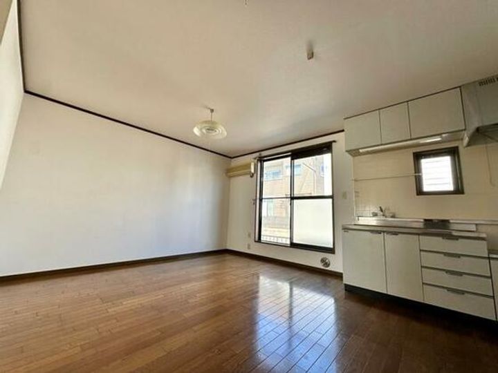 サニーヒルやまぐちA号棟の居間