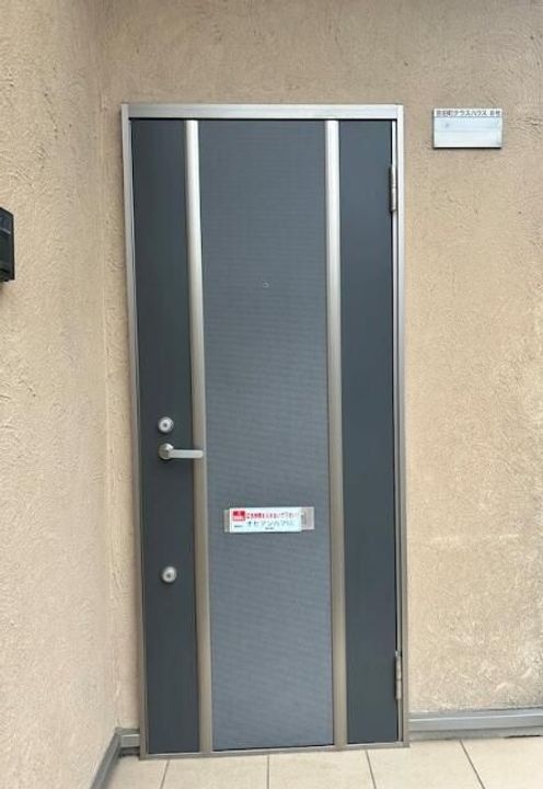 吉田町テラスハウスの玄関