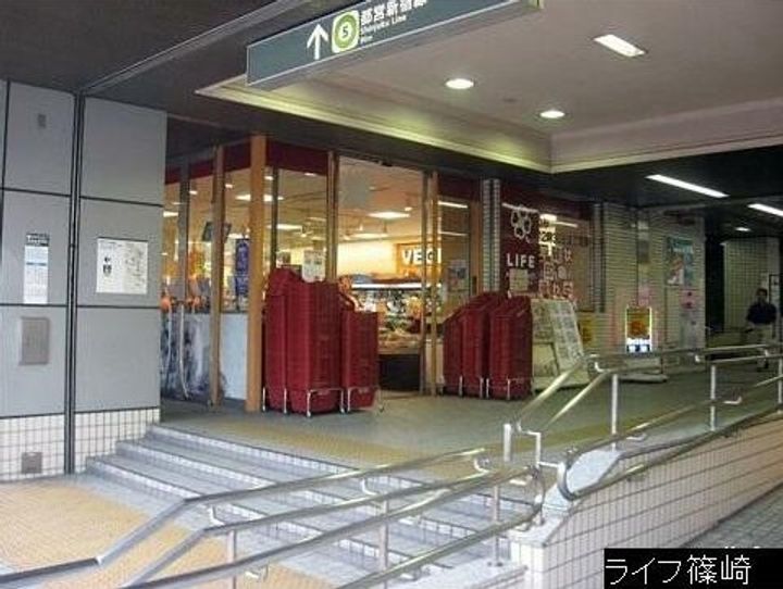 サンモールウエクサAの周辺