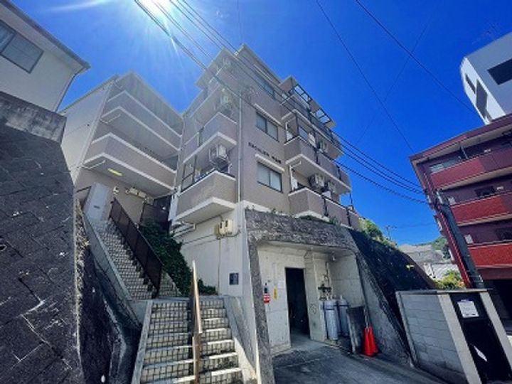 エスカリア中山南の外観