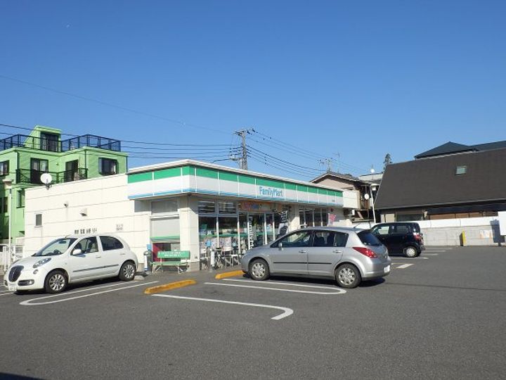 マ・メールの周辺