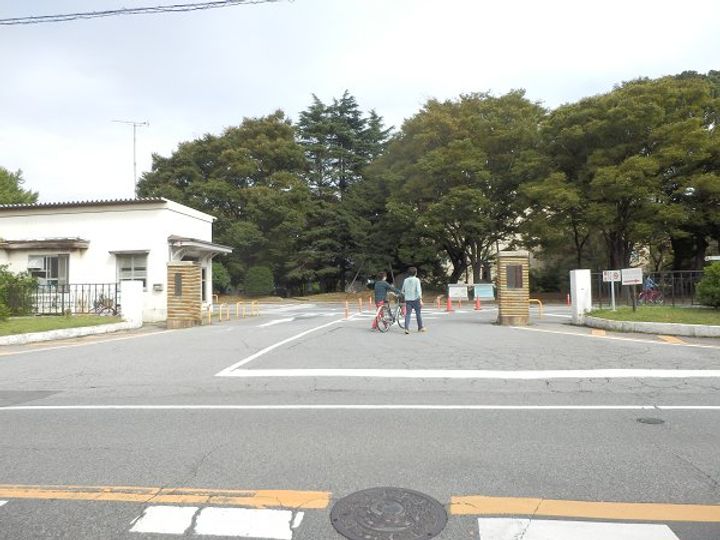 マ・メールの周辺