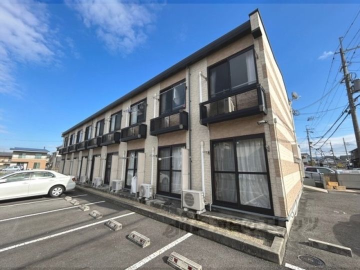 レオパレスユニバース橿原の外観