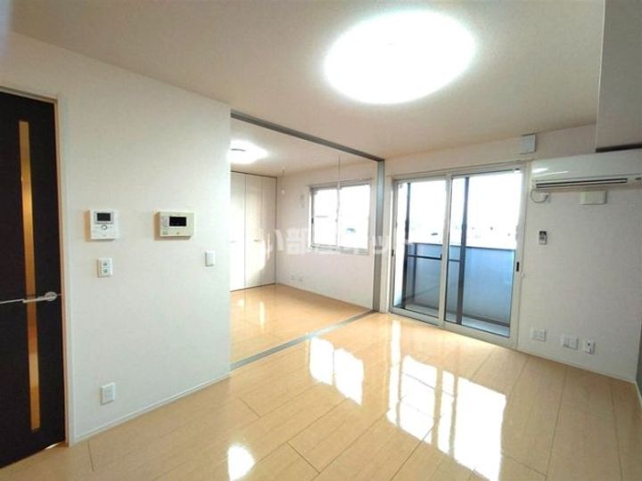 群馬県伊勢崎市市場町2(アパート)の賃貸物件の居間