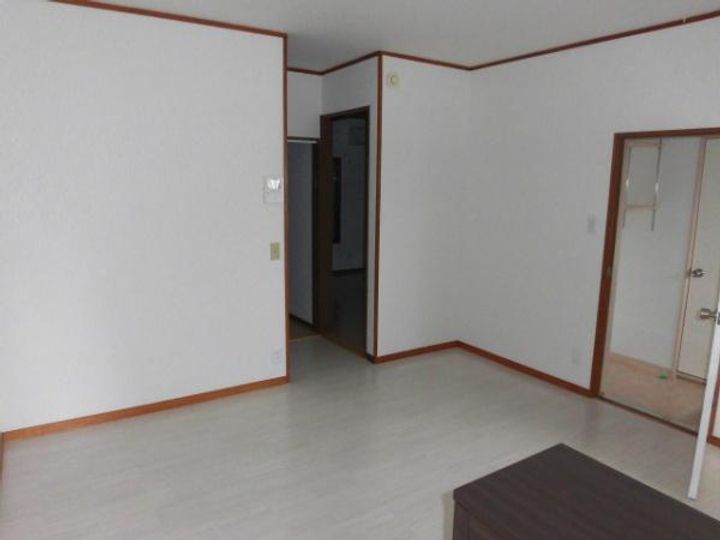 コーポ昭栄(CITY85)の居間