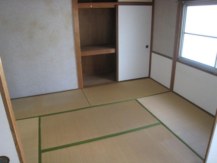 岩井アパートの居間