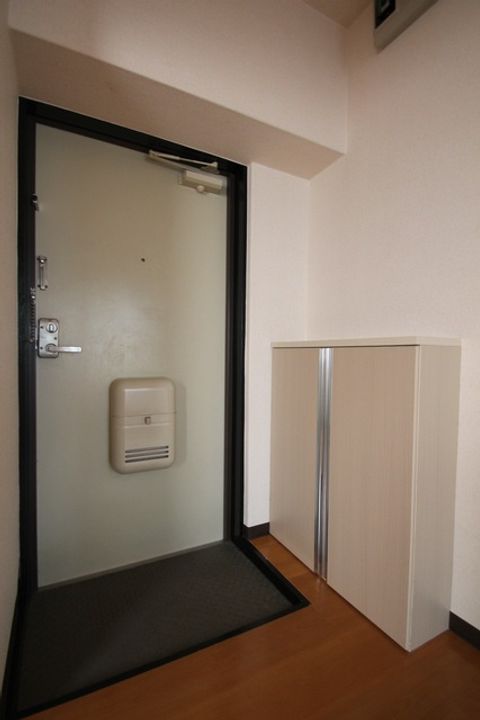 マンションFEASTの玄関
