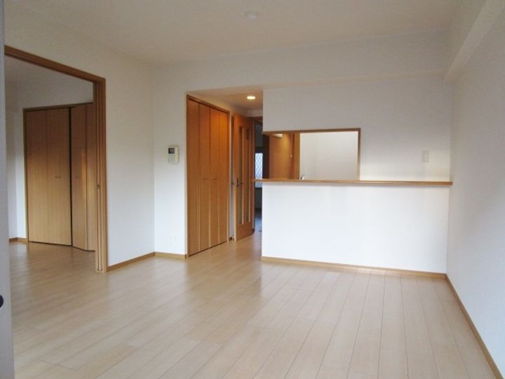 神奈川県厚木市温水(マンション)の賃貸物件の居間