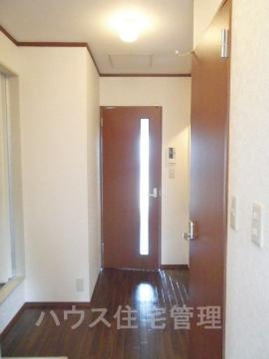 大阪府高槻市奈佐原元町(マンション)の賃貸物件の玄関
