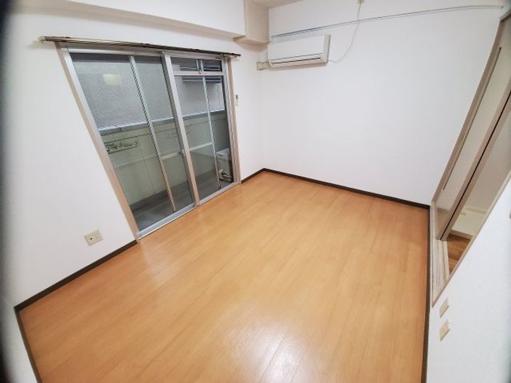 ワンフラーリッシュ西宮の居間