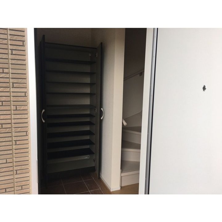 カトレア Iの玄関