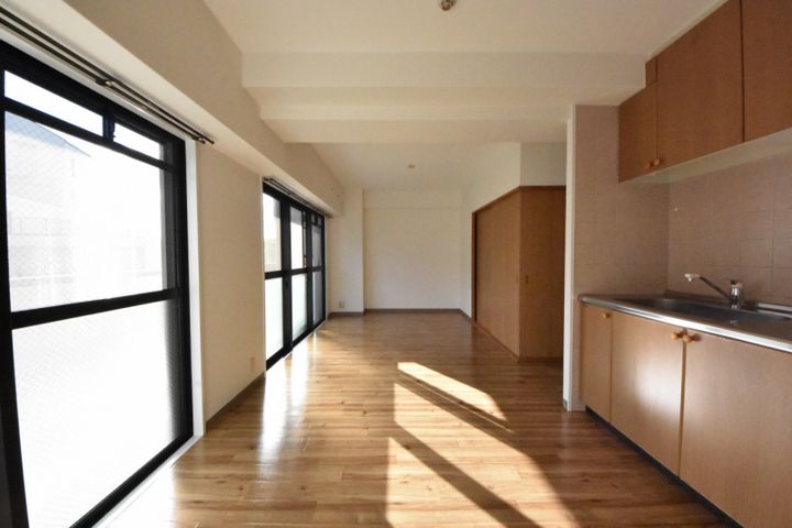 大阪府吹田市江坂町4(マンション)の賃貸物件の居間