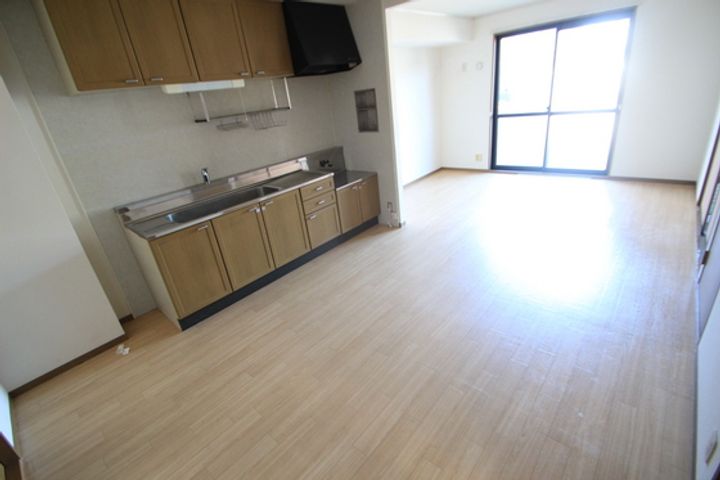 シャルム徳村の居間