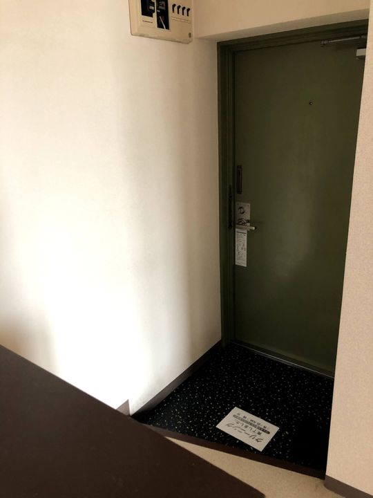 サニーコーポラスの玄関