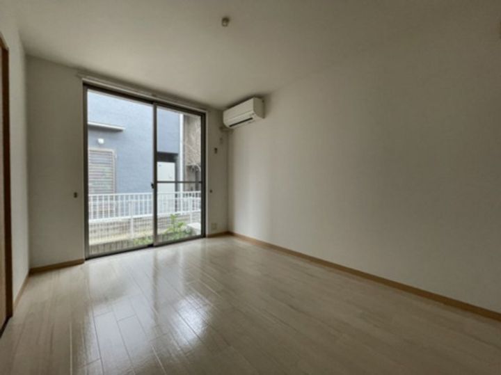 フォーシーズンズ夏の居間