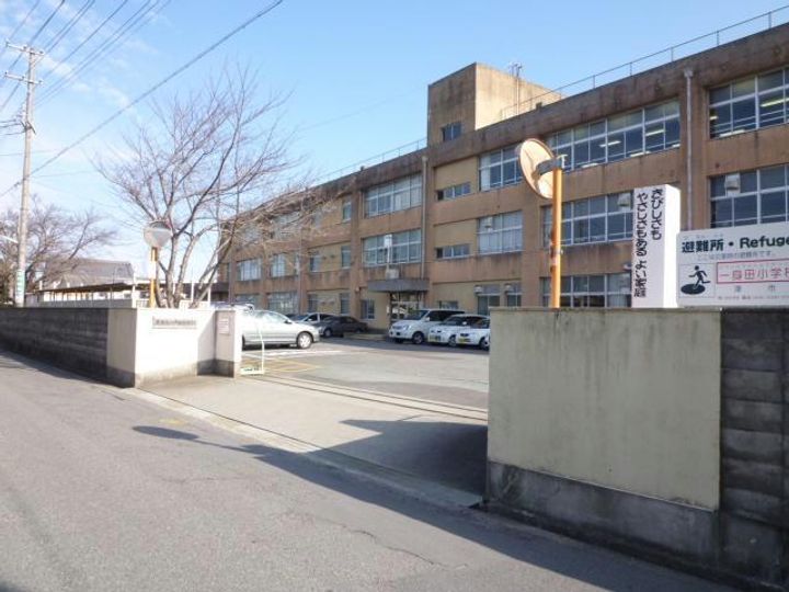 マンションメルヘンの周辺