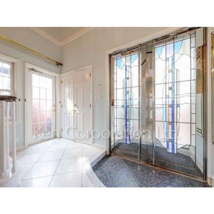 神奈川県横浜市中区山手町(一戸建)の賃貸物件の玄関