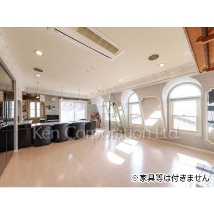 神奈川県横浜市中区山手町(一戸建)の賃貸物件の居間