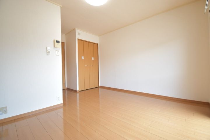カーム郡元の居間