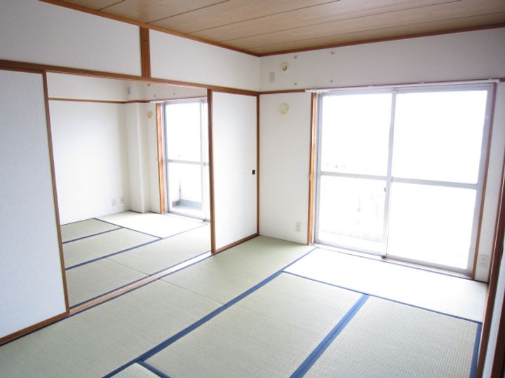 ディークレスト紫竹山の居間
