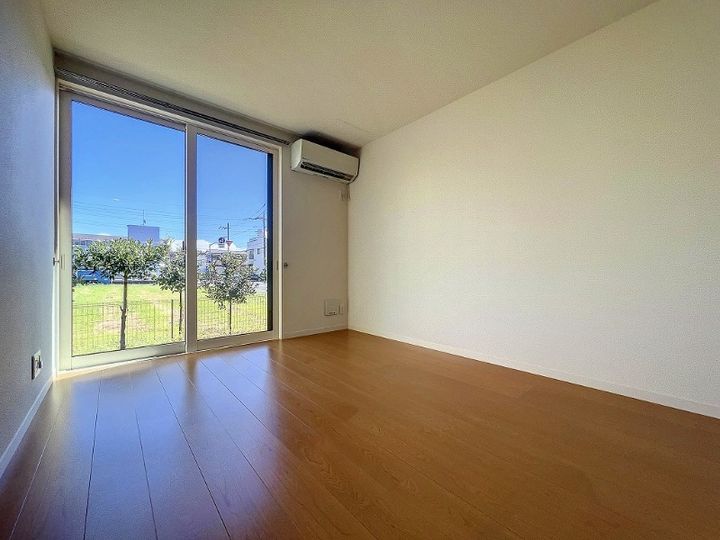 プラントグラスIIIの居間