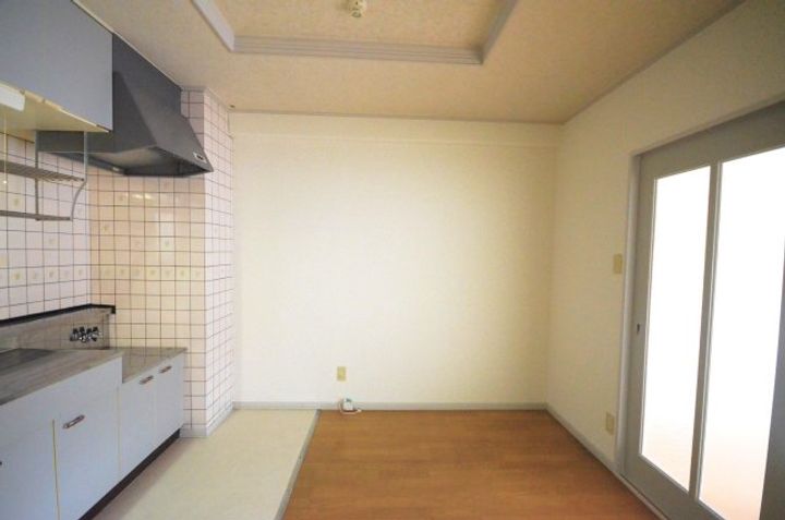 リマーカーブル己斐の居間