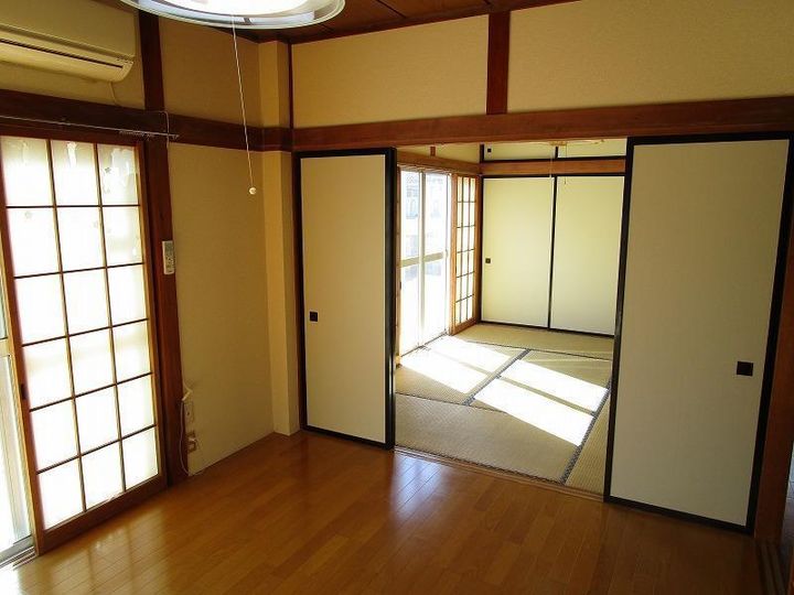 桝形コーポの居間