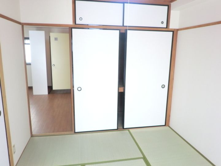 メゾンササキ2の居間