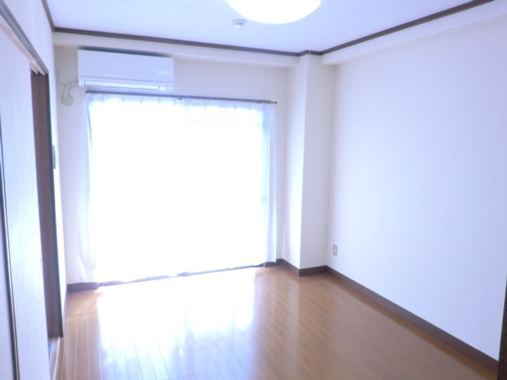 メゾンササキ2の居間